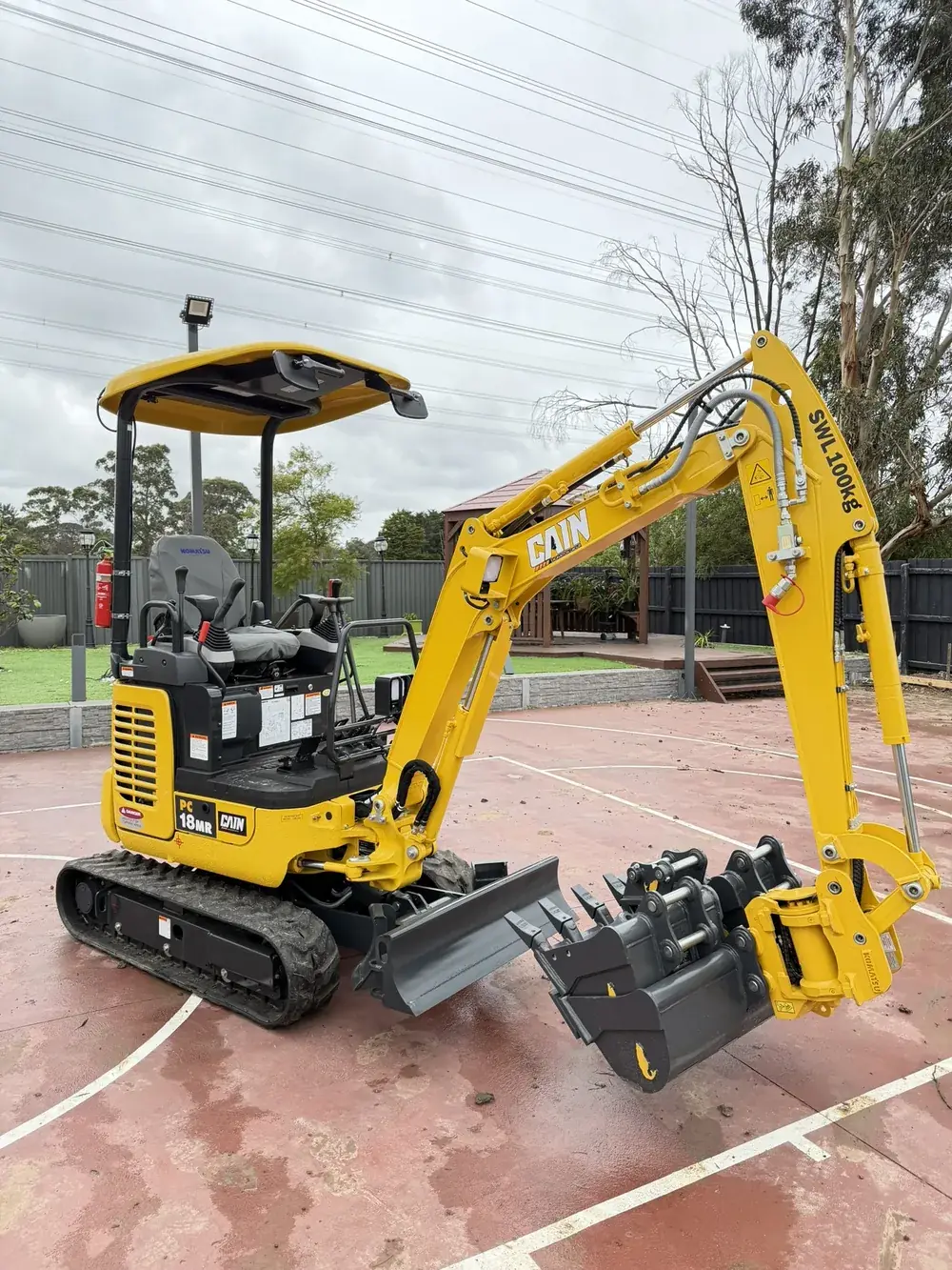 Compact CEG excavator for tight access