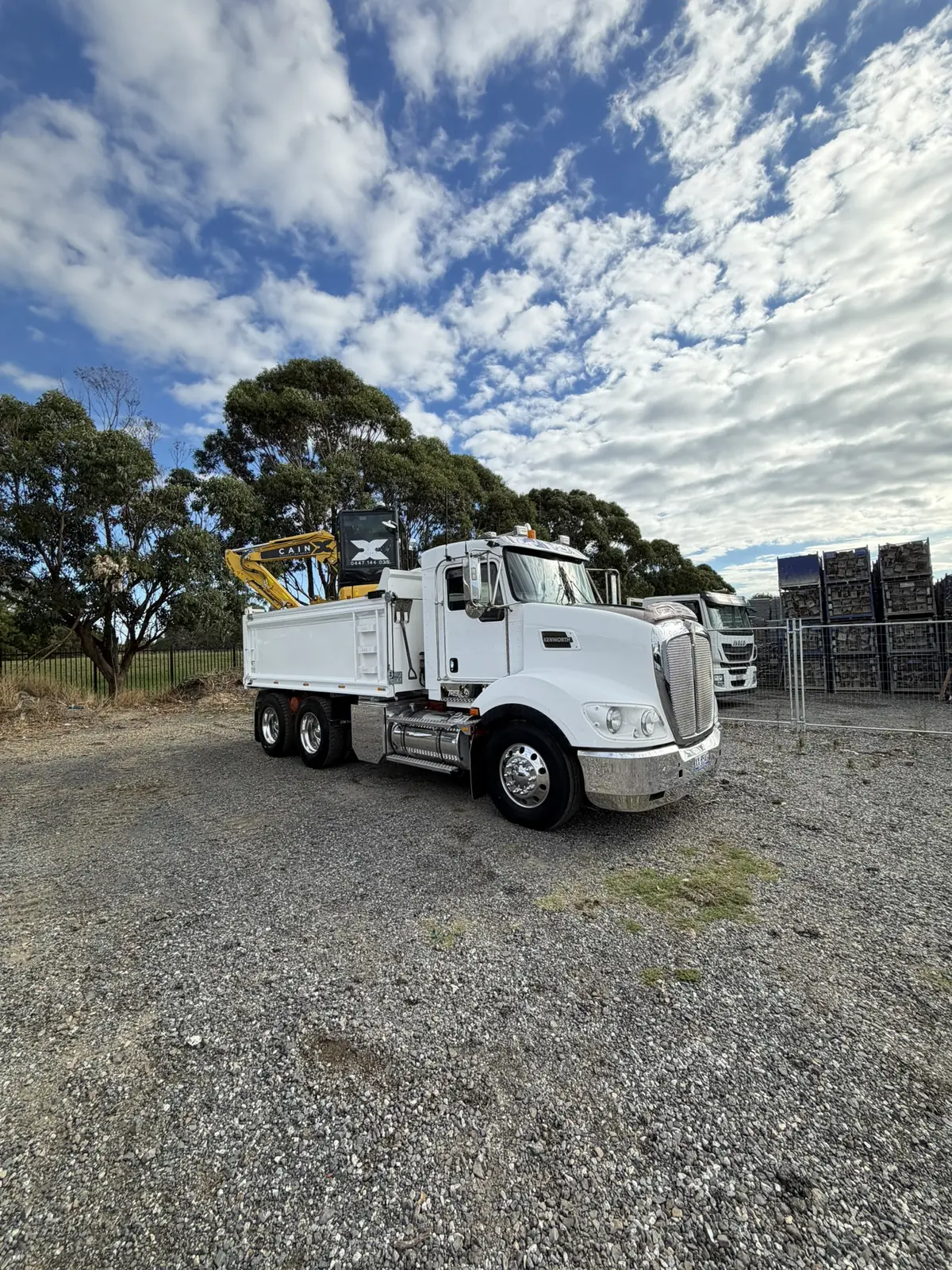CEG tandem tipper truck